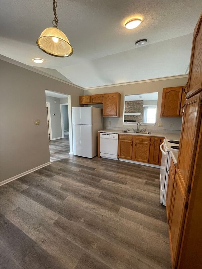 Building Photo - 3 Bedroom Single Family Home - Burnett Creek School District