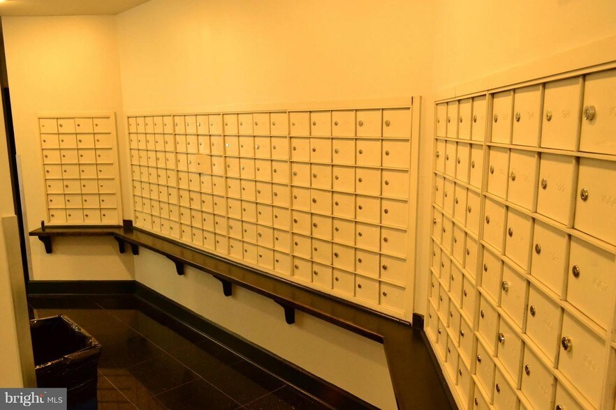 Building Photo - 1001 N Randolph St