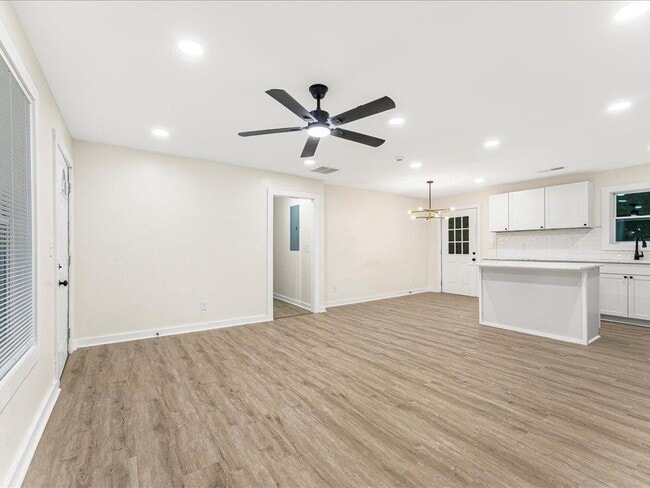 Building Photo - 5794 Pinecrest Rd SW