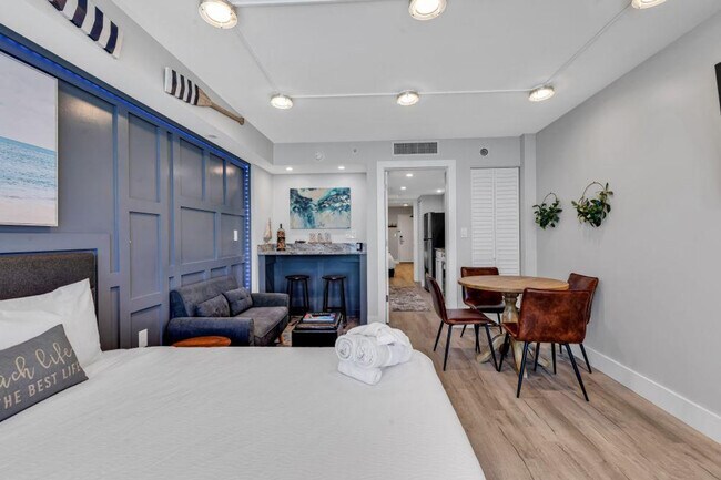 Building Photo - 2004 N Ocean Blvd