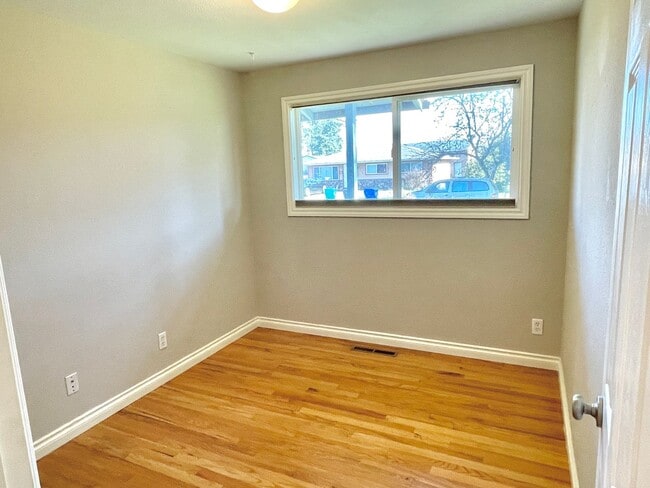 Building Photo - Brentwood-Darlington, 3 bed, 1 bath ranch with large, fenced yard