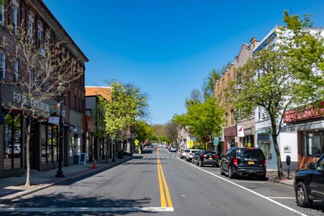 Building Photo - 579 Broadway