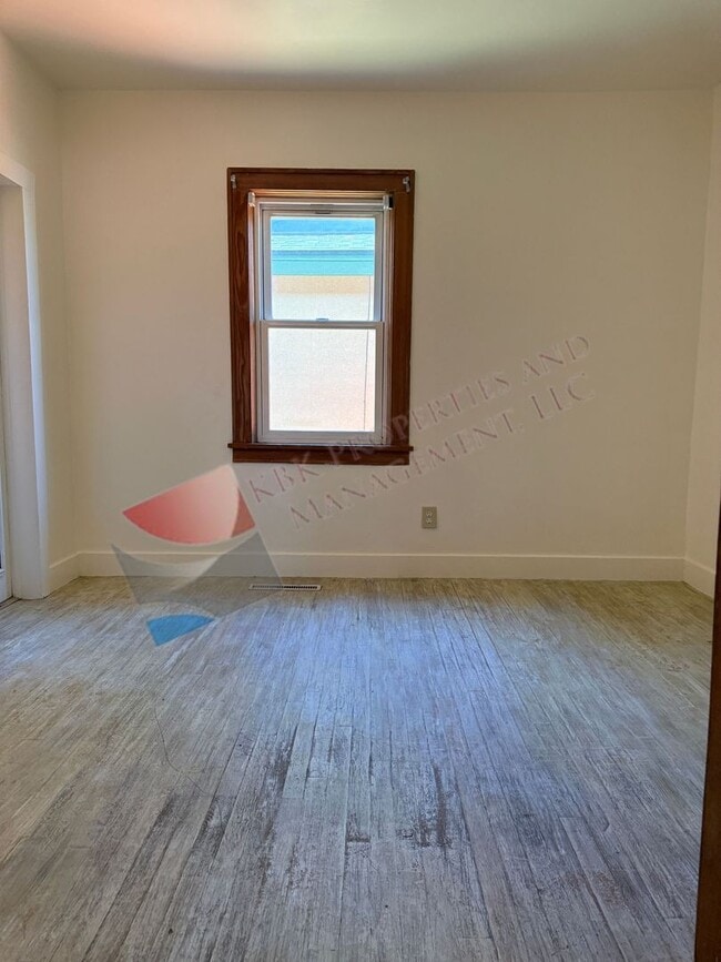 Building Photo - 38 Cascade Ave