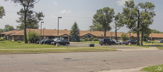Primary Photo - Shepard Oak Apartments