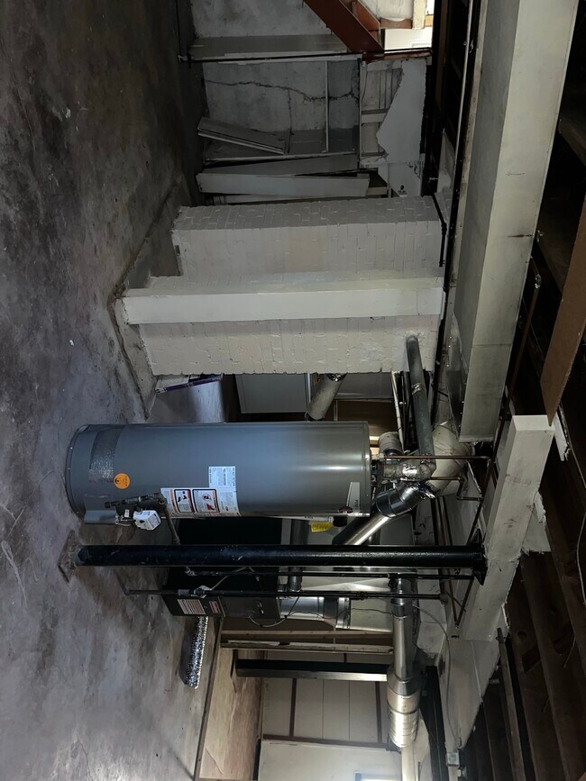 Building Photo - 835 Easton St