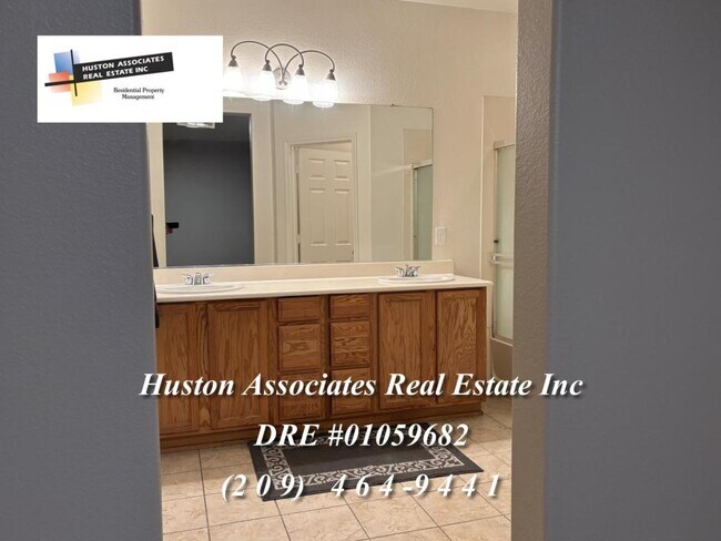 Building Photo - 1933 Cielito Dr