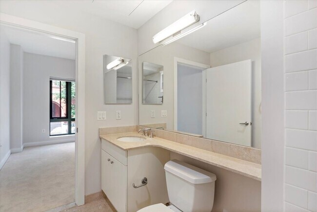 Building Photo - 24 Second St