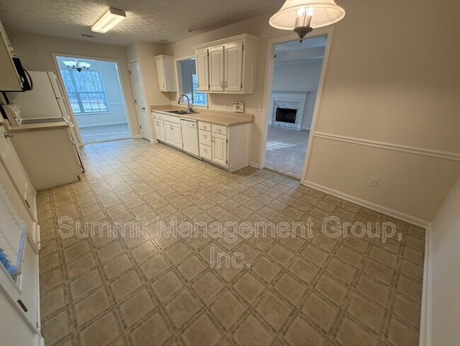 Building Photo - 155 Shadowbrook Trce