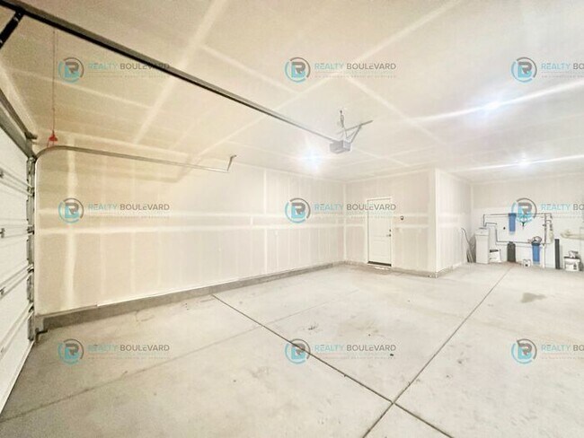 Building Photo - Beautiful 4 Bedroom, 2 Bathroom, 2 car garage, Single Story Home