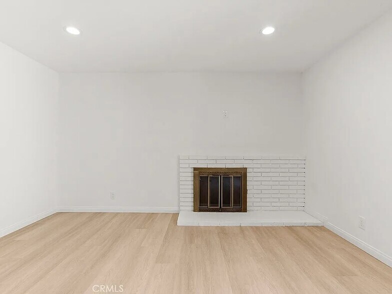 Building Photo - 11821 Wutzke St