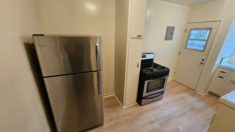 Building Photo - 1629 N Hobart Blvd