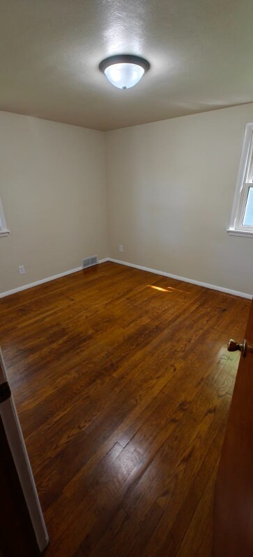 Building Photo - 991 Suburban Dr