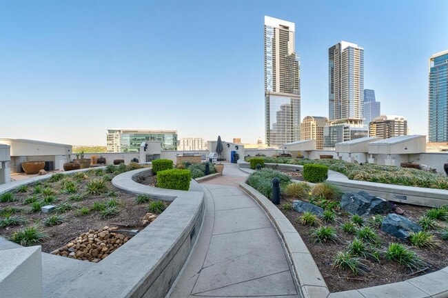 Building Photo - 360 Nueces St