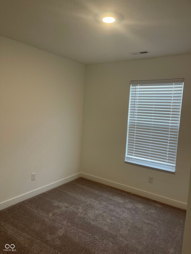 Building Photo - 1717 Woods Edge Dr