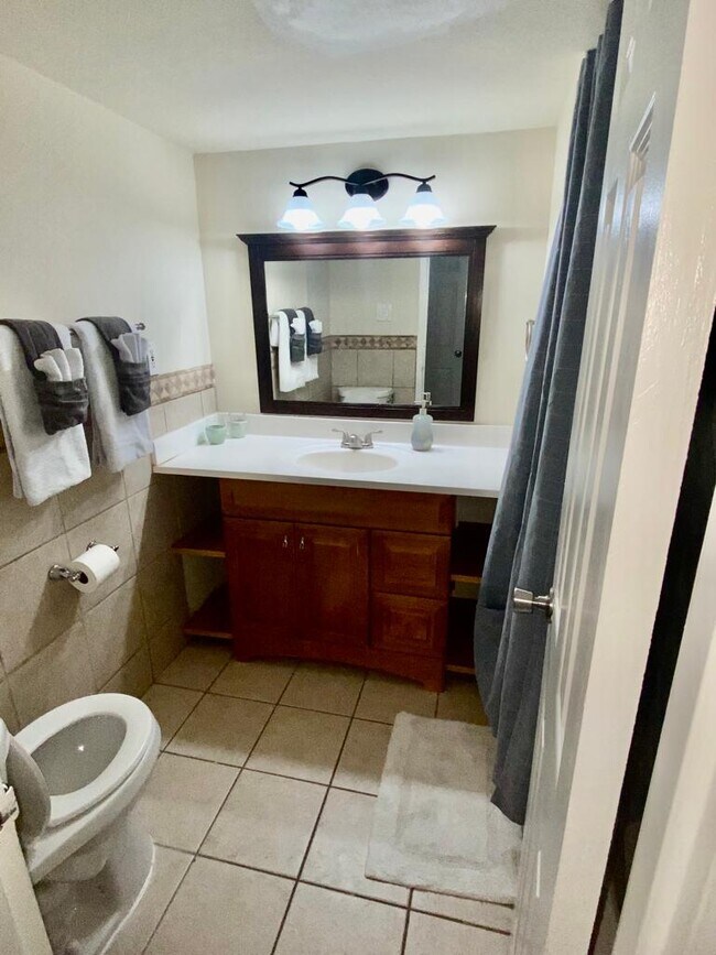 Building Photo - 2624 Redcoat Dr