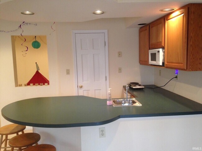 Building Photo - 2206 E Autumn Dr