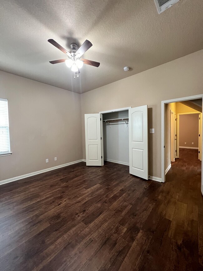 Building Photo - 25030 Buttermilk Ln