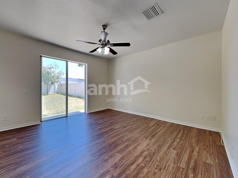 Building Photo - 8523 Deer Chase Dr