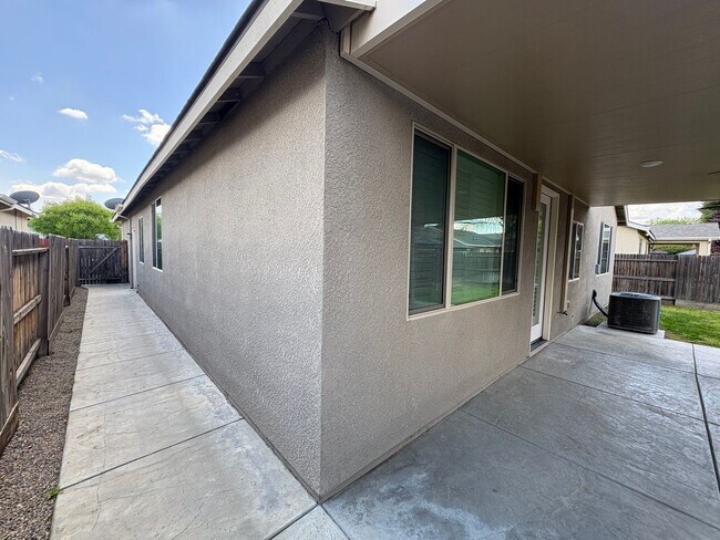 Building Photo - SE Visalia home coming soon!