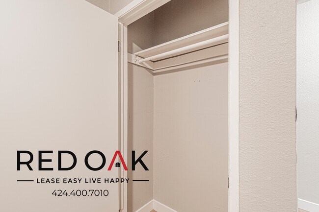 Building Photo - 4606 S Vermont Ave