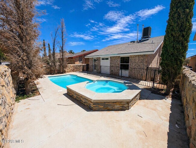 Building Photo - 11409 Chickasaw Dr