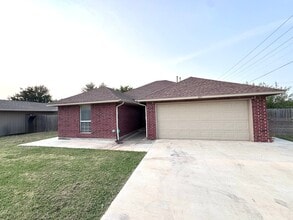 Building Photo - 601 NW 114th St