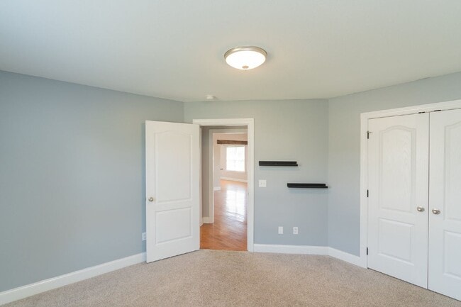 Building Photo - Coming soon!! Harrison Home with Finished Basement & Scenic Views