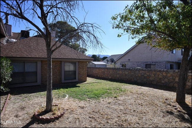 Building Photo - 813 Knorr Pl