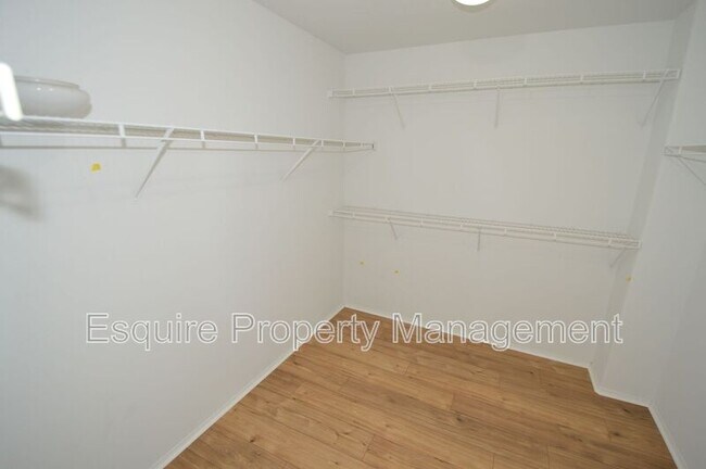 Building Photo - 658 Avenida Valencia