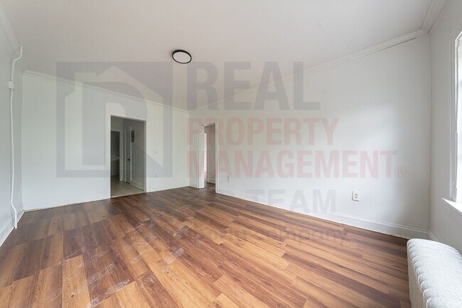 Building Photo - Convenience near Coventry