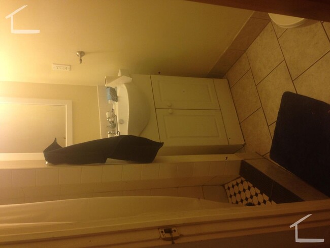 Building Photo - Brighton/Cleveland Circle 4 Bed Available ...