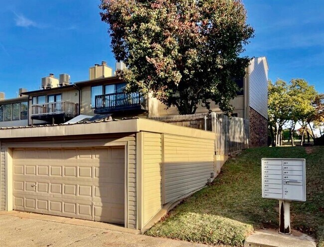 Building Photo - 1622 Windhill Ave