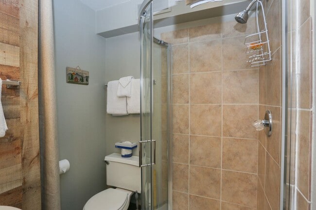 Building Photo - Move in Special! Keystone 2 bed/2bath! Plu...