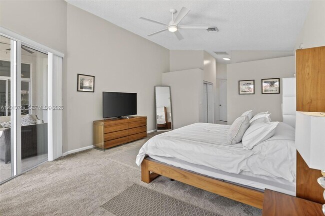 Building Photo - 2922 Medinah