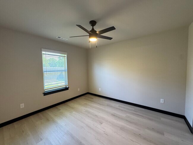 Building Photo - 3204 SW Camden Dr