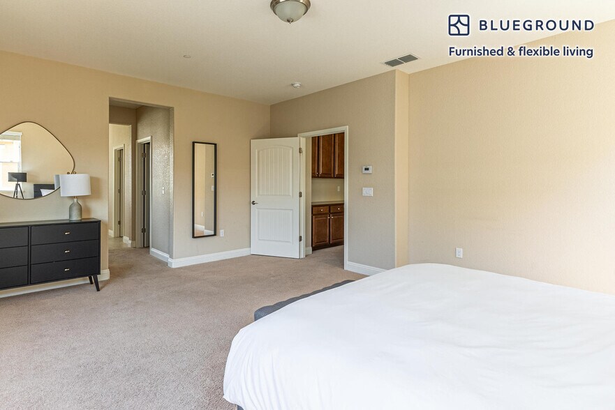 Building Photo - 5018 Osborne Cir