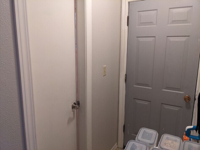 Building Photo - Cherry St Duplex