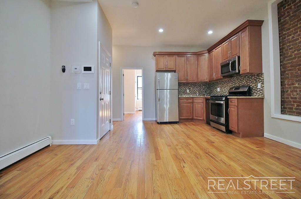 Building Photo - Renovated 3 BR with W/D! in Bed Stuy Townhouse