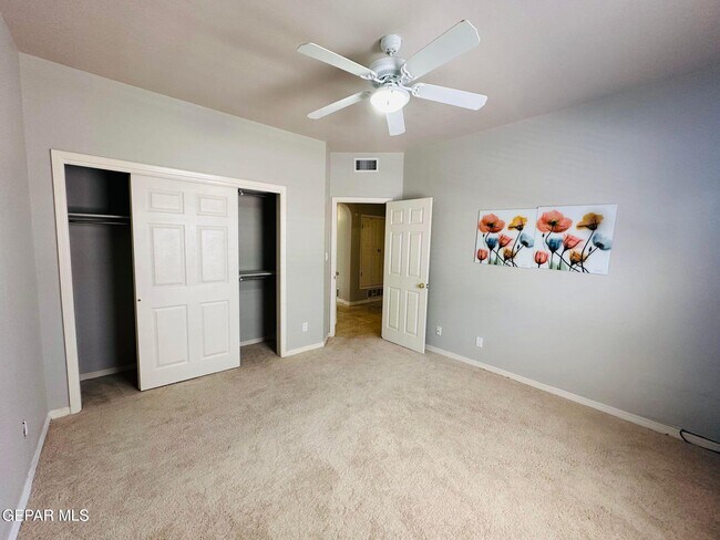 Building Photo - 1369 Gate Pl