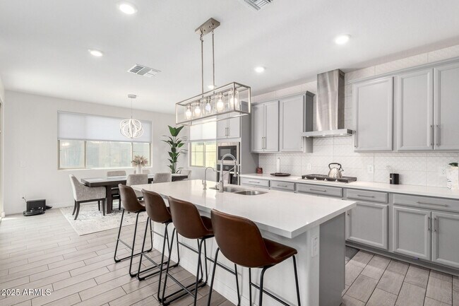 Building Photo - 10029 E Tahoe Ave