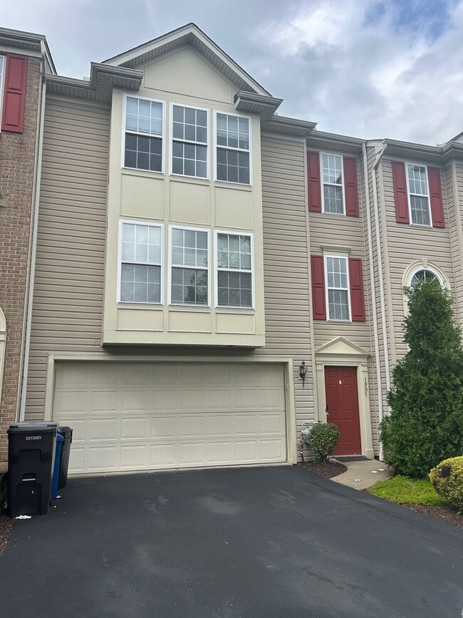 Primary Photo - 3 Bedroom Townhouse