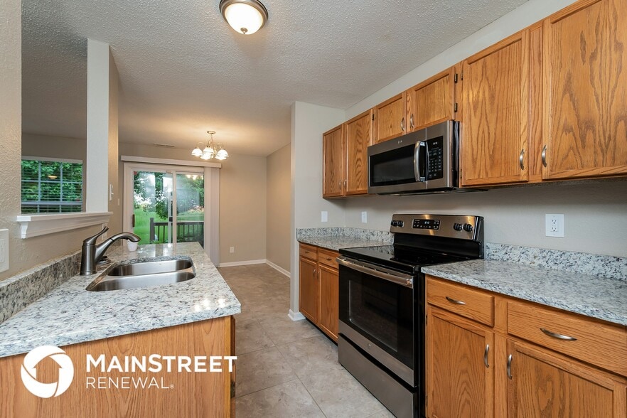 Building Photo - 4549 Connaught Dr E