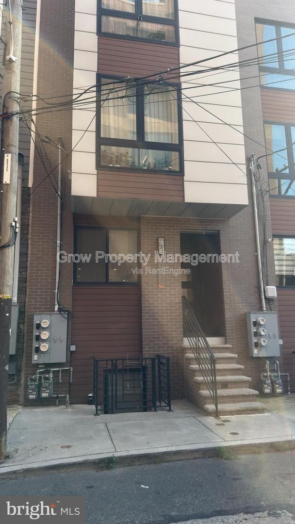 Building Photo - 1616 Cambridge St