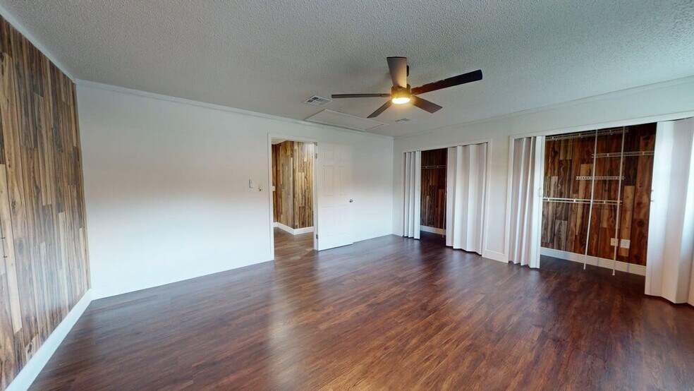 Building Photo - 1038 E Hancock Dr