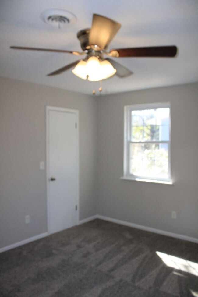 Building Photo - 3517 Byron Pl
