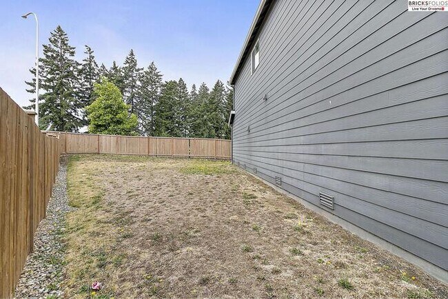 Building Photo - Your Ideal Home in Puyallup Awaits – Peaceful, Modern, Perfectly Located.