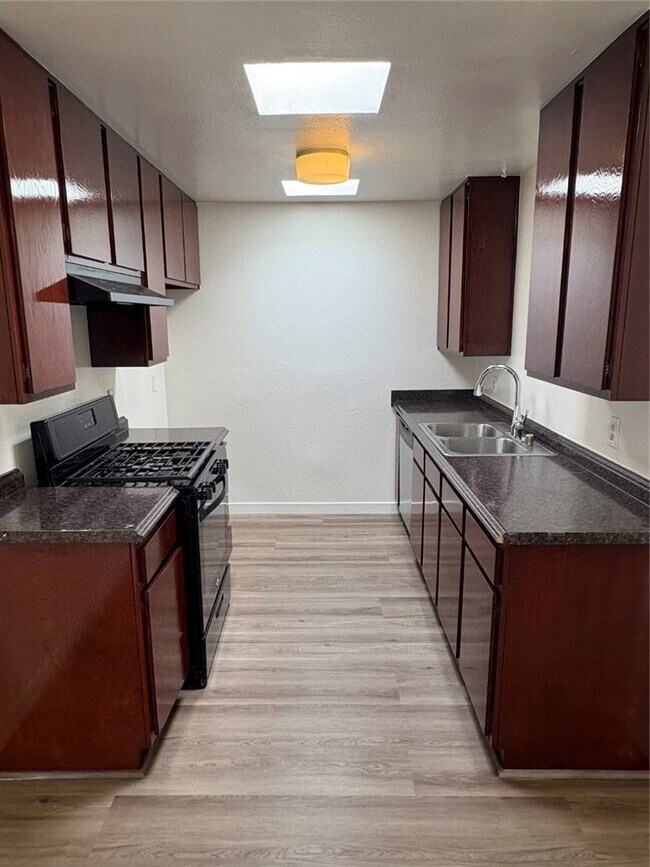 Building Photo - 2323 Whitesands Dr