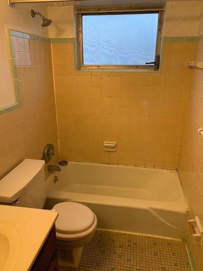 Building Photo - 3489 Nandale Dr