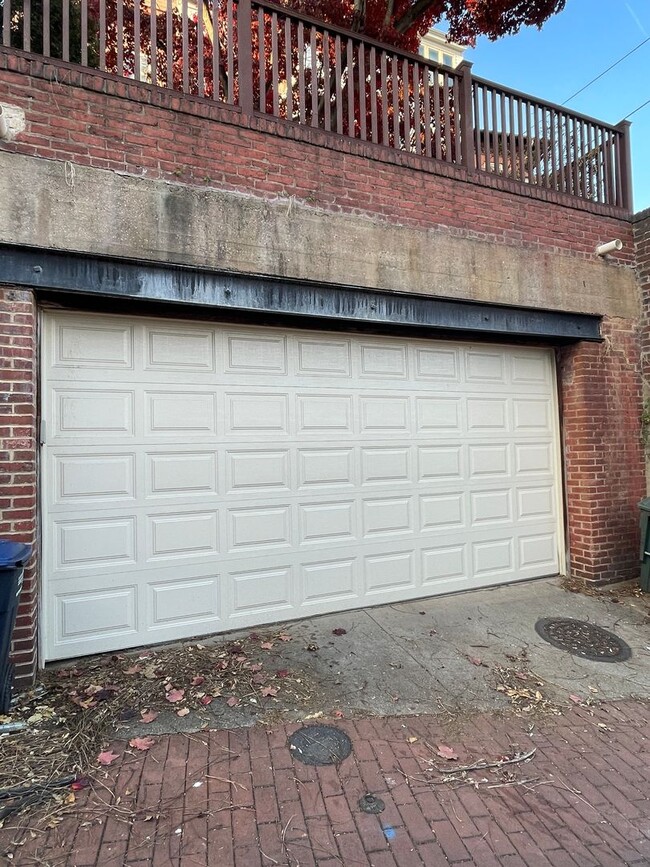 Building Photo - Kalorama Grandeur with 2 Car Garage and la...