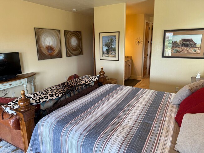 Building Photo - Truly unique and one of a kind Baker Reservoir home. Price Reduced! 3-Month Lease Option Available!